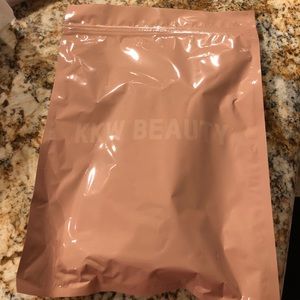 KKW BEAUTY CONTOUR AND HIGHLIGHT KIT WITH BRUSH